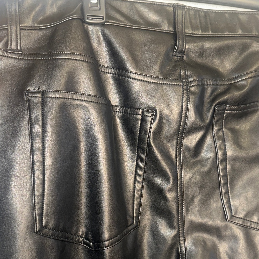 Abercrombie &‎ Fitch Black Straight Leg Pants - Picture 5 of 8
